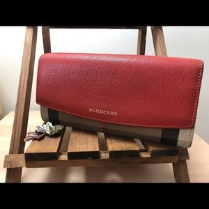 Burberry House Check Grainy Leather Porter Wallet
